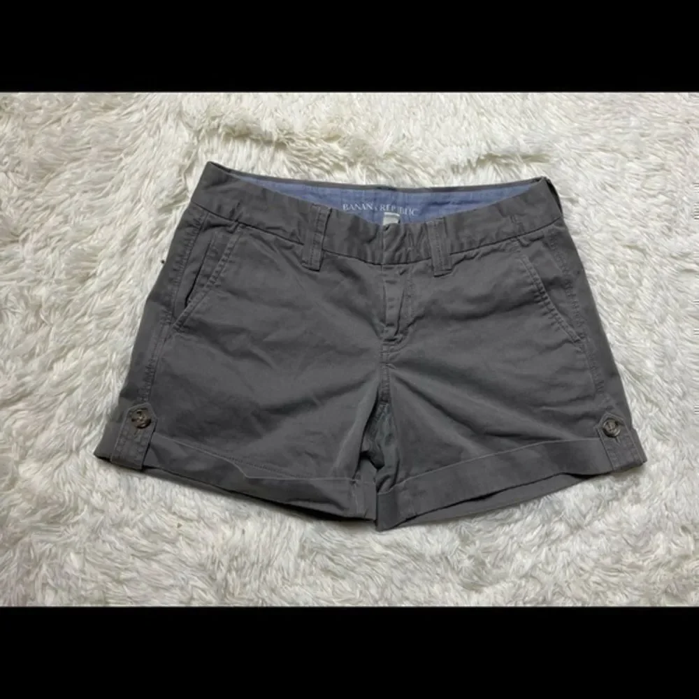 Women’s Gray Banana Republic Stretch Shorts size 4